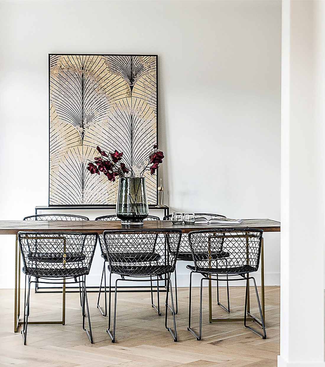 Refined, minimal interior reflecting the Zaman Archihomes design philosophy